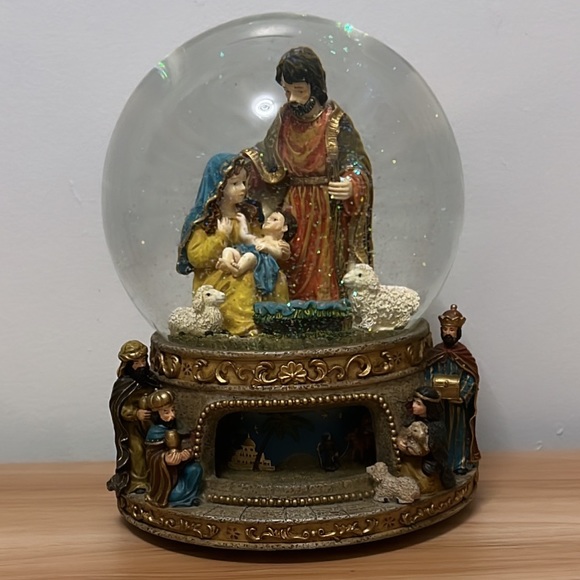 Vintage Jesus Mary & Joseph Musical Nativity Globe